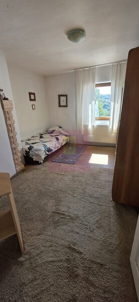 Casa cu 4 camere de vanzare in Campina