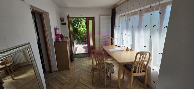 Casa cu 4 camere de vanzare in Campina